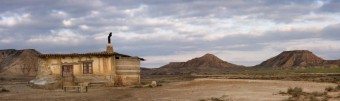  Murales Cabaña en desierto